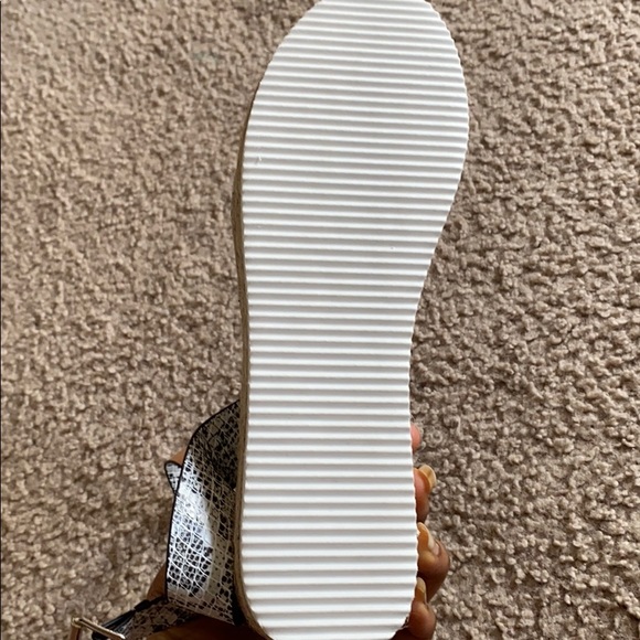 High sandals - Picture 3 of 4